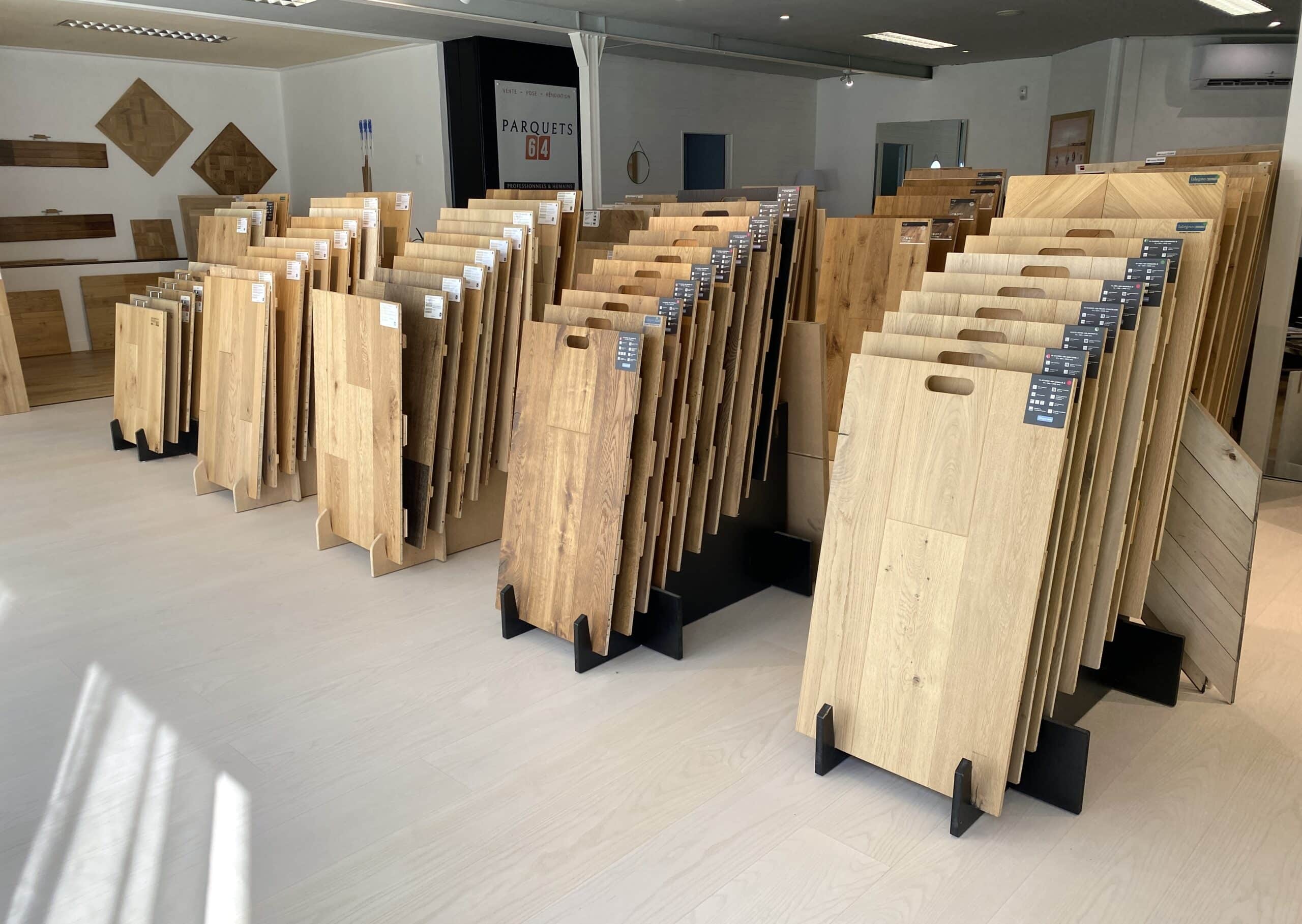 PARQUETS-CONTRECOLLES Une partie de la gamme de parquets contrecollés visibles au showroom à Jurançon.